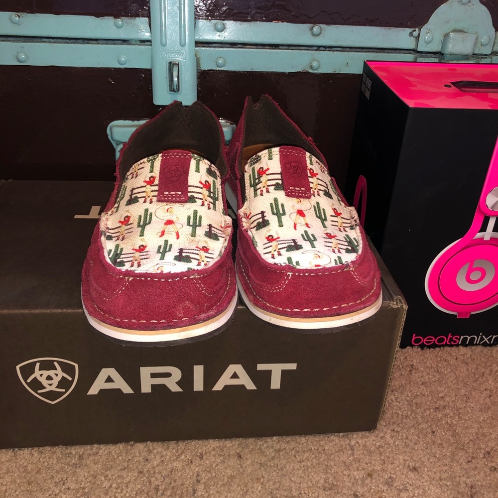 Ariat cruisers. Size 10